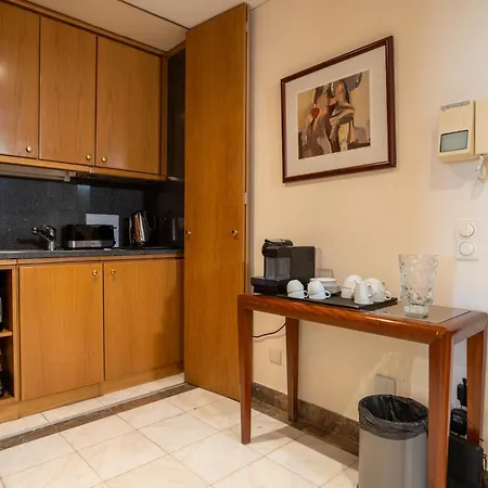 In The Heart Of - 1 Bedroom Apartment *