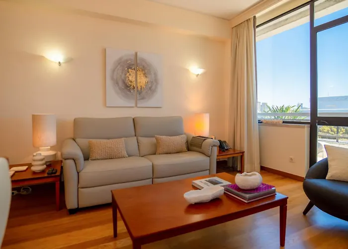 Apartment In The Heart Of - 1 Bedroom *