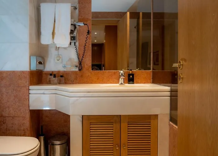 Apartment In The Heart Of - 1 Bedroom *